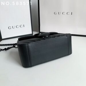 【AT4113】グッチ(Gucci) マルモント ミニハンドバッグ 黒羊皮 チェーンショルダーバッグ 21x15.5x8cm | Gucci Italy