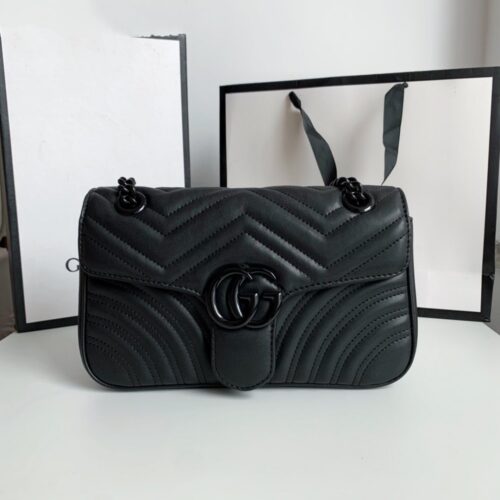 【AT4114】GG Marmontクラシックチェーンバッグ-エレガントなマットブラックカーフスキン-豪華なV字型ステッチワーク | Gucci Firenze