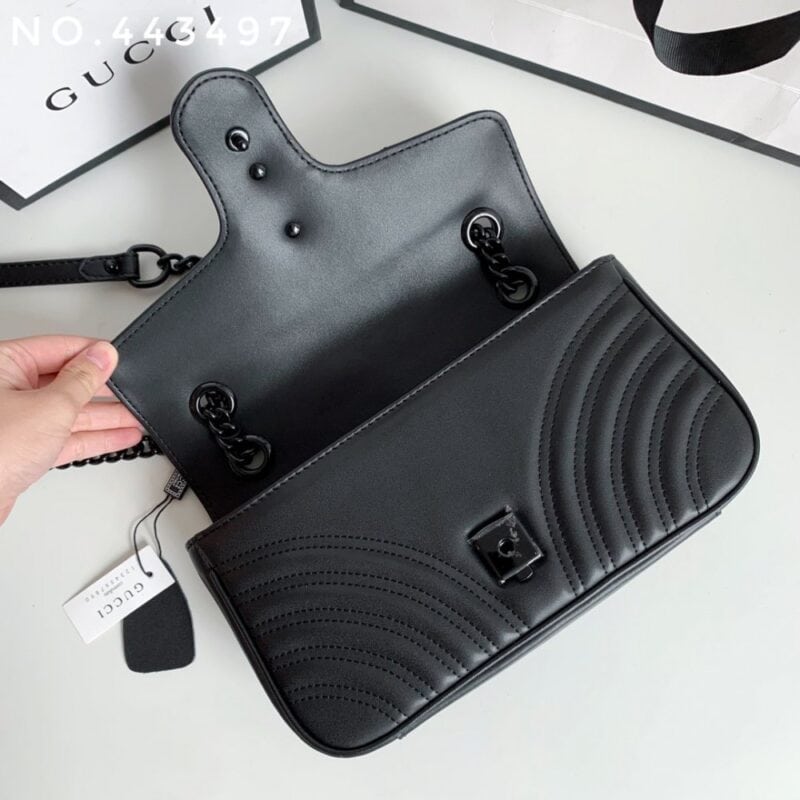 【AT4114】GG Marmontクラシックチェーンバッグ-エレガントなマットブラックカーフスキン-豪華なV字型ステッチワーク | Gucci Firenze