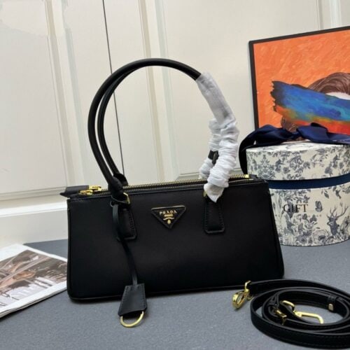 【AT4123】最高級Pradaブラックレザーハンドバッグ-都会的な女性のためのエレガントなファッションアイテム | Prada