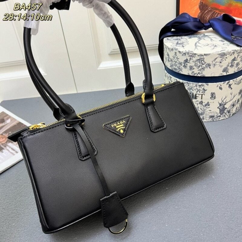 【AT4123】最高級Pradaブラックレザーハンドバッグ-都会的な女性のためのエレガントなファッションアイテム | Prada