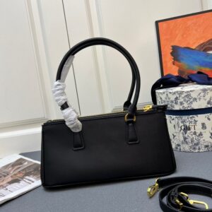 【AT4123】最高級Pradaブラックレザーハンドバッグ-都会的な女性のためのエレガントなファッションアイテム | Prada