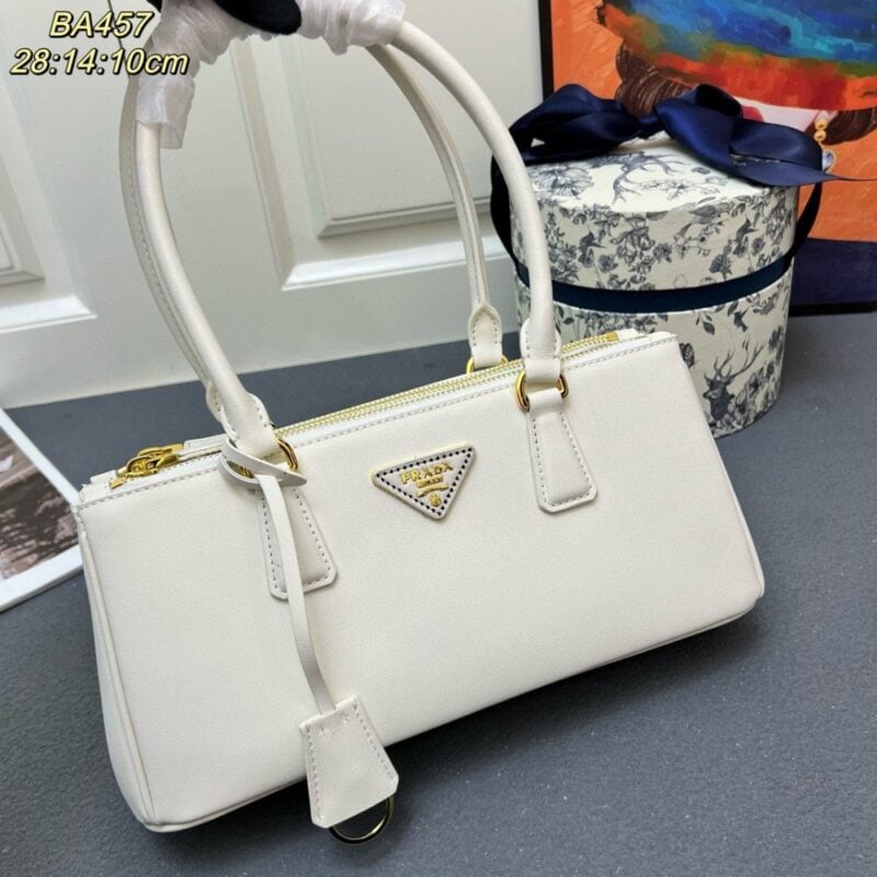 【AT4124】プラダの上質な白いカーフスキントートバッグ | Prada Italy