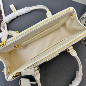 【AT4124】プラダの上質な白いカーフスキントートバッグ | Prada Italy