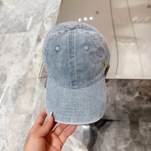 【AT4151】🧢 YSLスタイルのライトブルーデニムベースボールキャップ｜ヴィンテージでシンプルなデザイン、ユニセックス対応💙