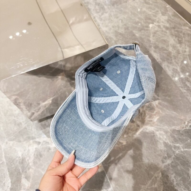 【AT4151】🧢 YSLスタイルのライトブルーデニムベースボールキャップ｜ヴィンテージでシンプルなデザイン、ユニセックス対応💙