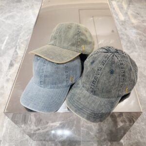 【AT4151】🧢 YSLスタイルのライトブルーデニムベースボールキャップ｜ヴィンテージでシンプルなデザイン、ユニセックス対応💙