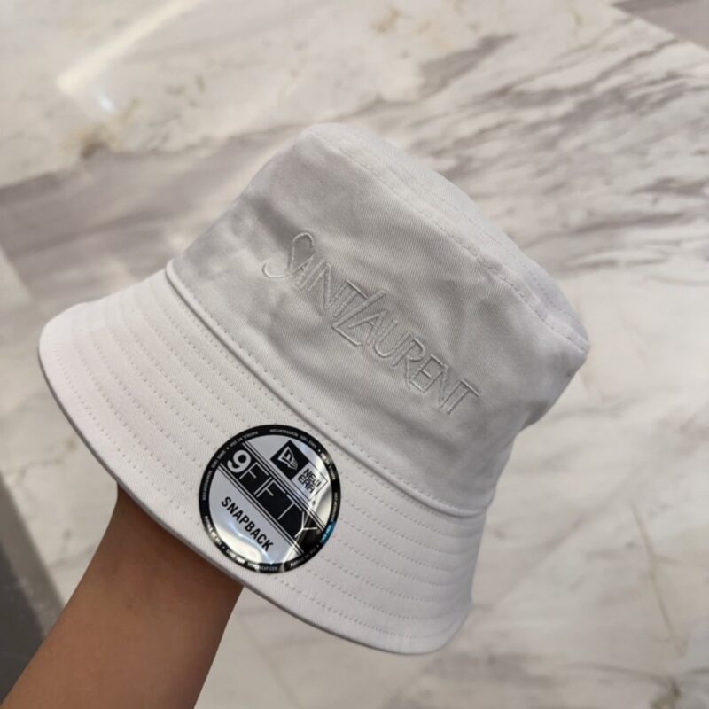 【AT4152】🧢✨ サンローラン × ニューエラ 白色刺繍バケットハット YSL