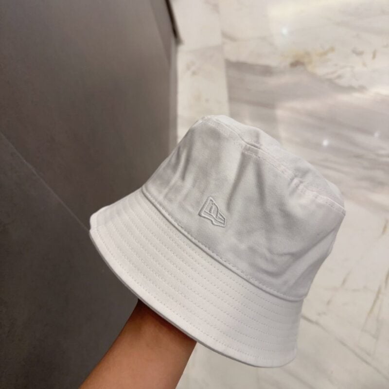 【AT4152】🧢✨ サンローラン × ニューエラ 白色刺繍バケットハット YSL