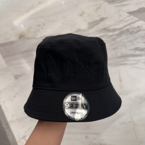 【AT4154】🖤 YSL × New Era コラボ黒色バケットハット Saint Laurent × New Era 9FIFTY スナップバックバケットハット YSL