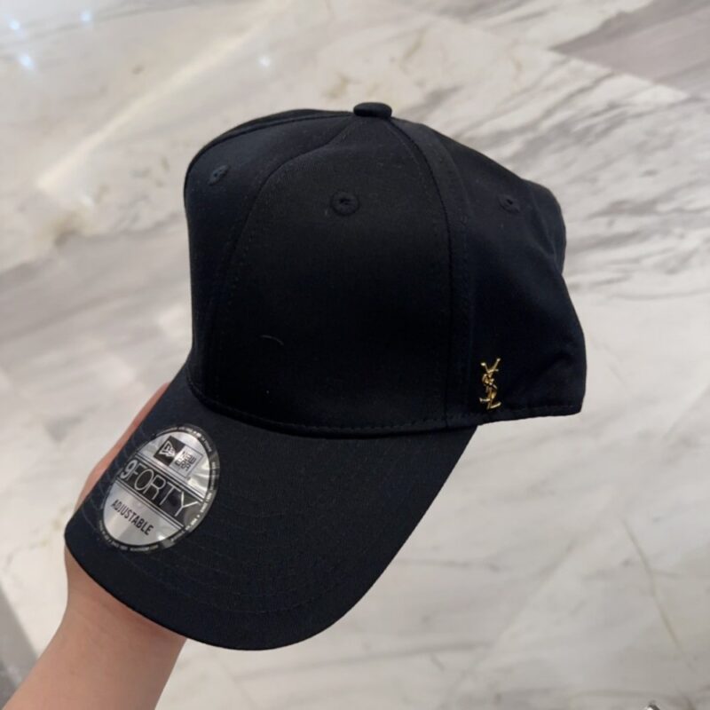 【AT4156】🖤 サンローラン × ニューエラ コラボ 9FORTY ブラックベースボールキャップ YSL