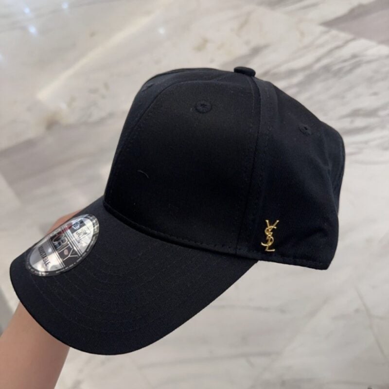 【AT4156】🖤 サンローラン × ニューエラ コラボ 9FORTY ブラックベースボールキャップ YSL