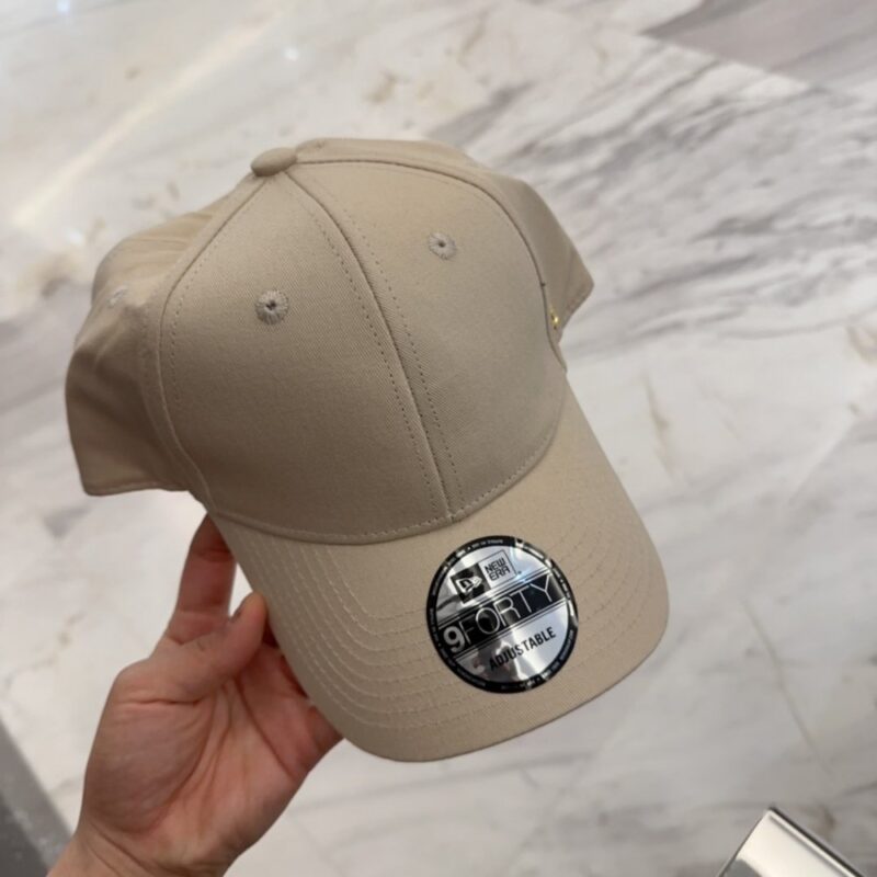 【AT4157】🧢 サンローラン × ニューエラ 9FORTY コラボレーション ベースボールキャップ（カーキ色） YSL