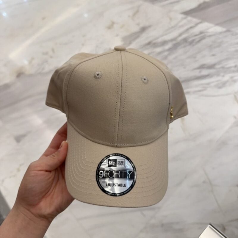 【AT4157】🧢 サンローラン × ニューエラ 9FORTY コラボレーション ベースボールキャップ（カーキ色） YSL