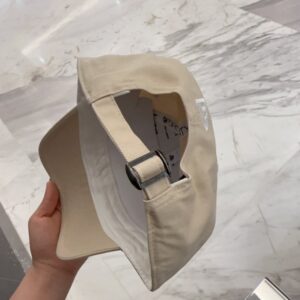 【AT4157】🧢 サンローラン × ニューエラ 9FORTY コラボレーション ベースボールキャップ（カーキ色） YSL