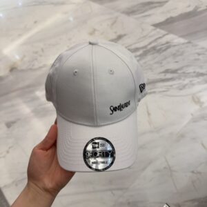 【AT4158】🧢✨ SAINT LAURENT × New Era コラボレーション ホワイト9FORTY刺繍ベースボールキャップ YSL