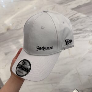 【AT4158】🧢✨ SAINT LAURENT × New Era コラボレーション ホワイト9FORTY刺繍ベースボールキャップ YSL