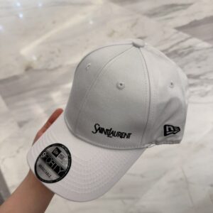 【AT4158】🧢✨ SAINT LAURENT × New Era コラボレーション ホワイト9FORTY刺繍ベースボールキャップ YSL
