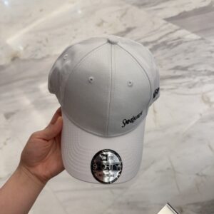 【AT4158】🧢✨ SAINT LAURENT × New Era コラボレーション ホワイト9FORTY刺繍ベースボールキャップ YSL