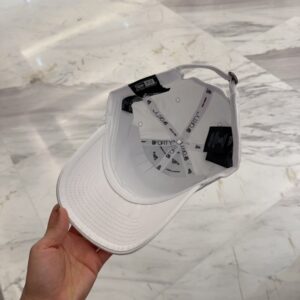 【AT4158】🧢✨ SAINT LAURENT × New Era コラボレーション ホワイト9FORTY刺繍ベースボールキャップ YSL