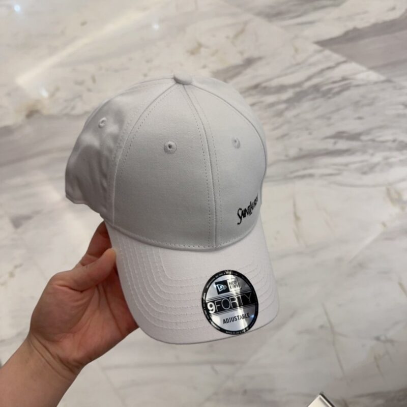 【AT4158】🧢✨ SAINT LAURENT × New Era コラボレーション ホワイト9FORTY刺繍ベースボールキャップ YSL