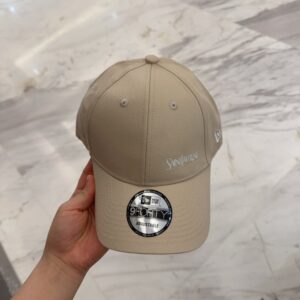 【AT4159】🌟サンローラン x ニューエラ コラボレーション キャップ 9FORTY 調節可能なタイプ – ベージュ🌟 YSL