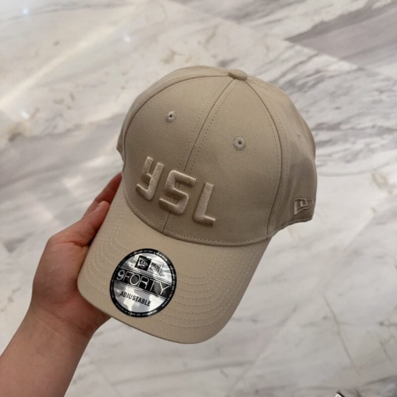 【AT4162】🧢 YSL 刺繍立体ロゴキャップ | ベージュ New Era × SAINT LAURENT コラボモデル