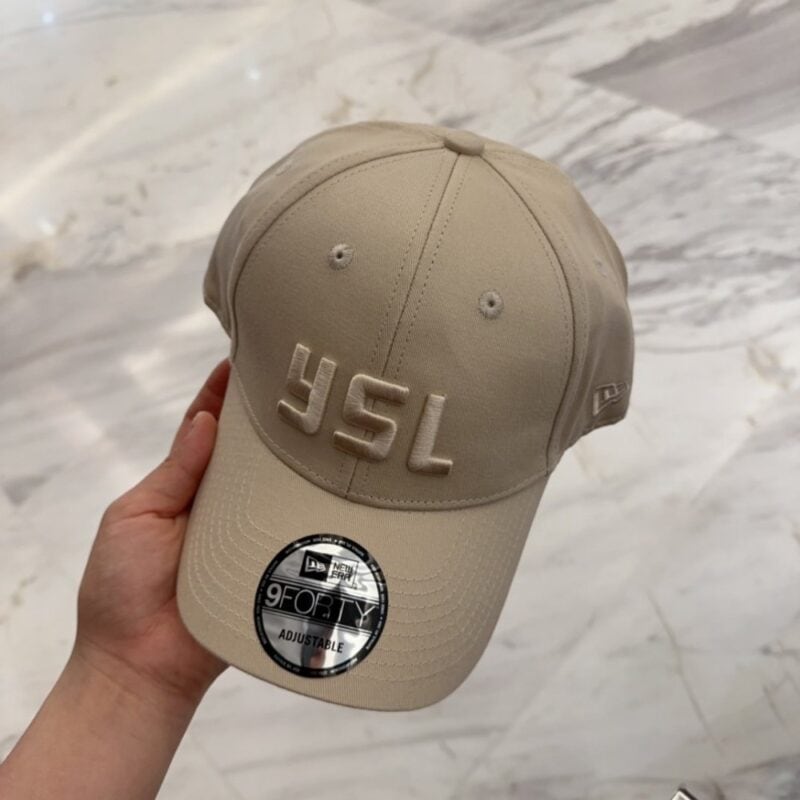 【AT4162】🧢 YSL 刺繍立体ロゴキャップ | ベージュ New Era × SAINT LAURENT コラボモデル