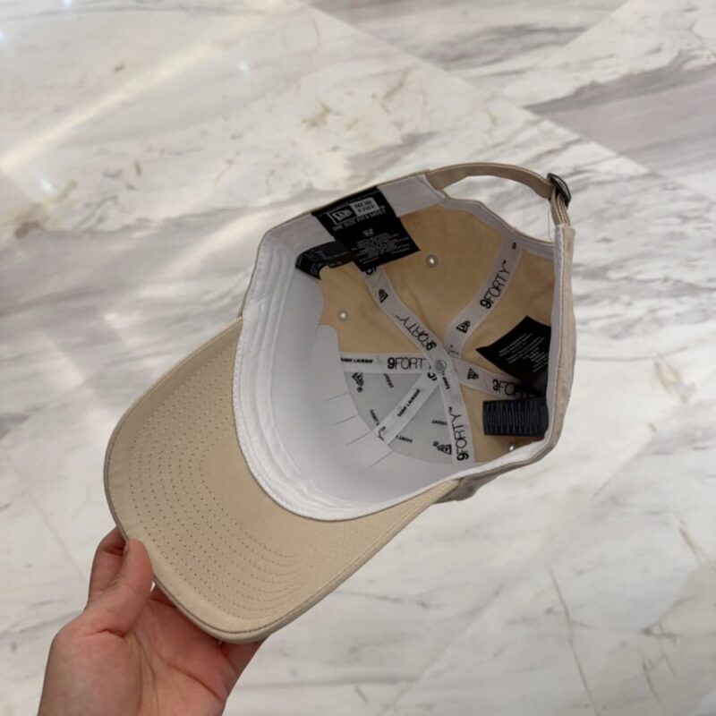 【AT4162】🧢 YSL 刺繍立体ロゴキャップ | ベージュ New Era × SAINT LAURENT コラボモデル