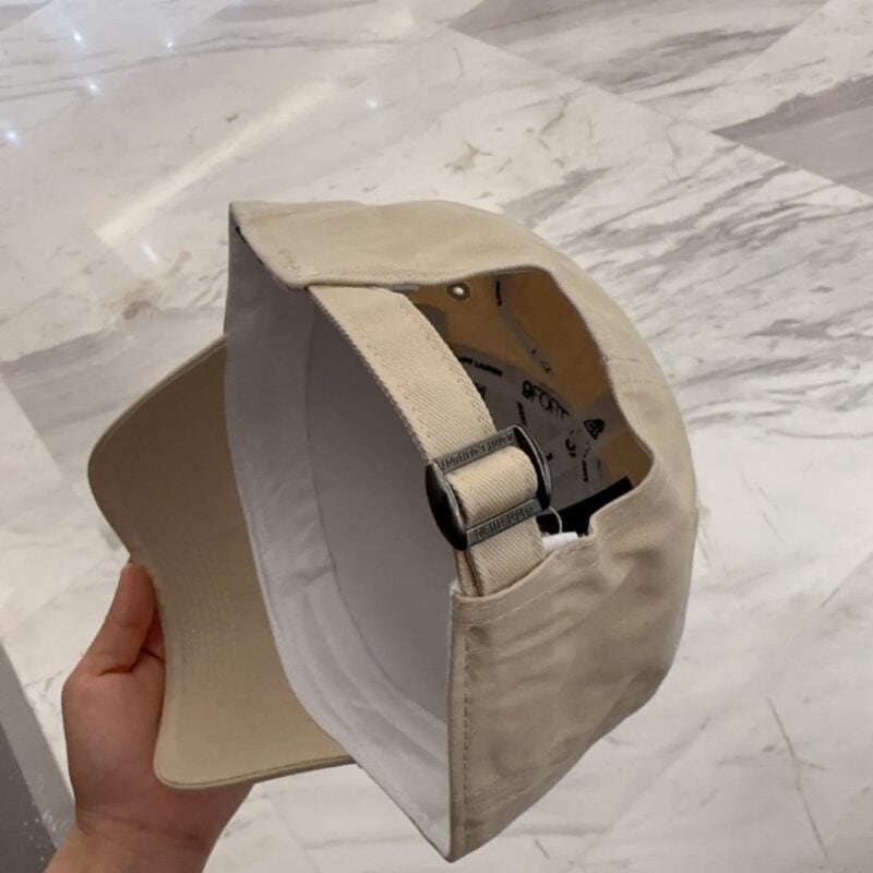 【AT4162】🧢 YSL 刺繍立体ロゴキャップ | ベージュ New Era × SAINT LAURENT コラボモデル