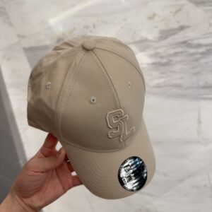 【AT4168】🧢 YSL サンローラン x ニューエラ コラボレーション 9FORTY SL 刺繍ベースボールキャップ – ベージュ