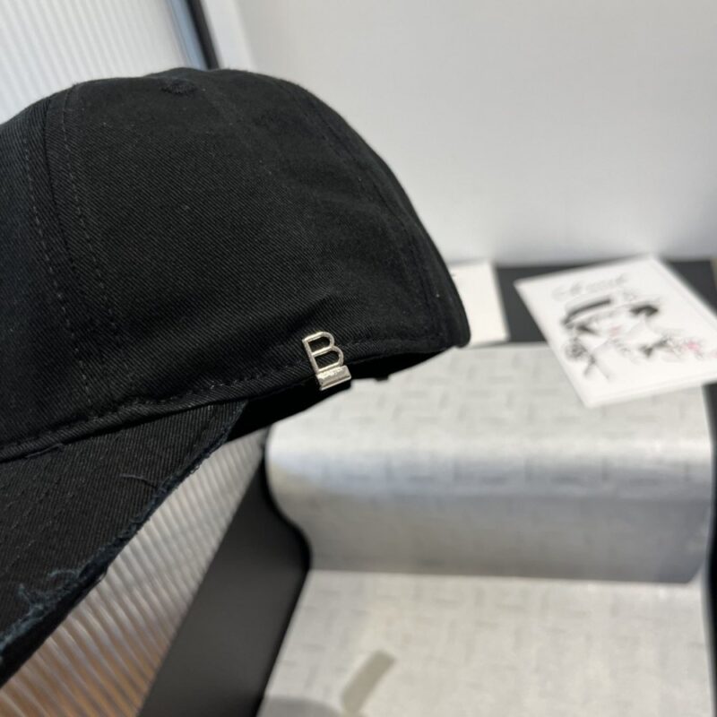 【AT5878】バレンシアガ（Balenciaga）の黒のキャップ - 都会のトレンドを演出する高品質なファッションアクセサリー | Balenciaga