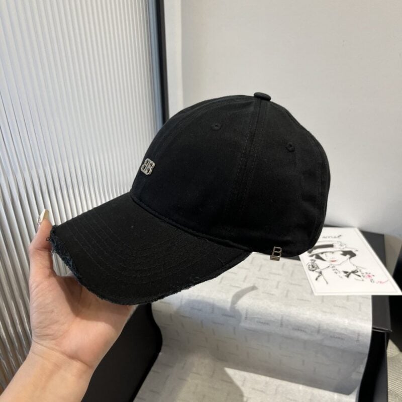 【AT5878】バレンシアガ（Balenciaga）の黒のキャップ - 都会のトレンドを演出する高品質なファッションアクセサリー | Balenciaga