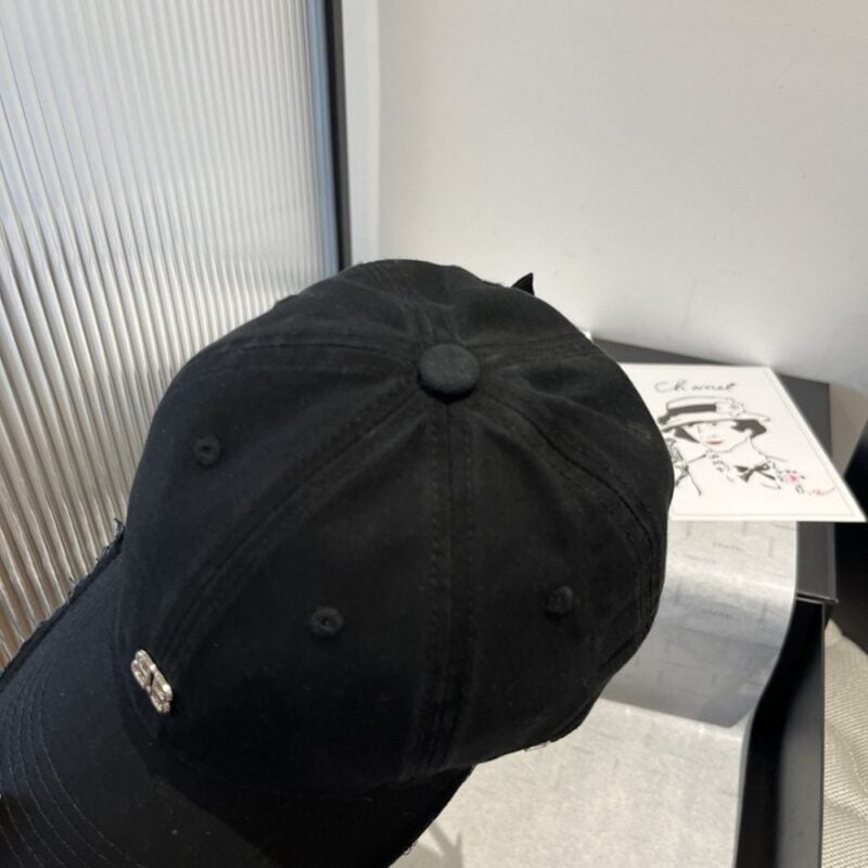 【AT5878】バレンシアガ（Balenciaga）の黒のキャップ - 都会のトレンドを演出する高品質なファッションアクセサリー | Balenciaga