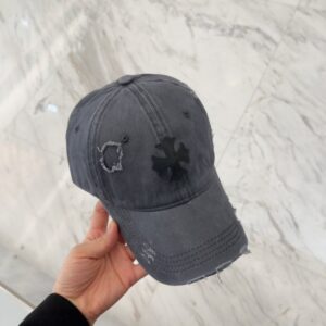 【AT5891】Chrome Hearts(クロムハーツ)バッジ付き古びた野球帽 - ストリートチャームを演出 | Chrome Hearts