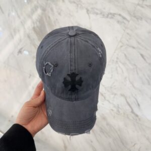 【AT5891】Chrome Hearts(クロムハーツ)バッジ付き古びた野球帽 - ストリートチャームを演出 | Chrome Hearts