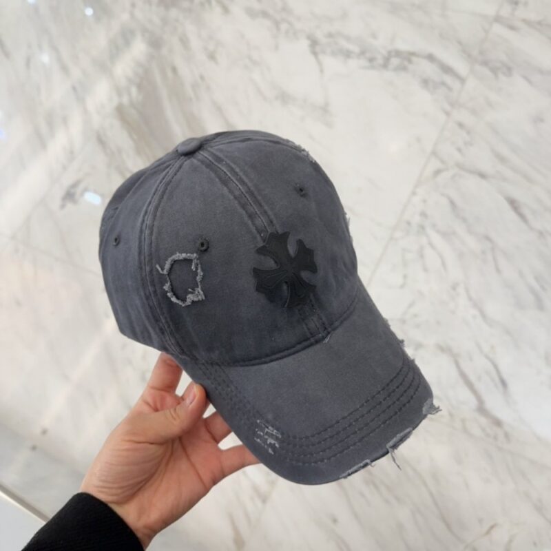 【AT5891】Chrome Hearts(クロムハーツ)バッジ付き古びた野球帽 - ストリートチャームを演出 | Chrome Hearts