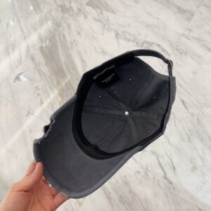 【AT5891】Chrome Hearts(クロムハーツ)バッジ付き古びた野球帽 - ストリートチャームを演出 | Chrome Hearts