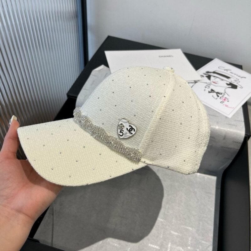 【AT5892】シャネルのエレガントなダックビルキャップ - 贅沢なファッションアート | Chanel