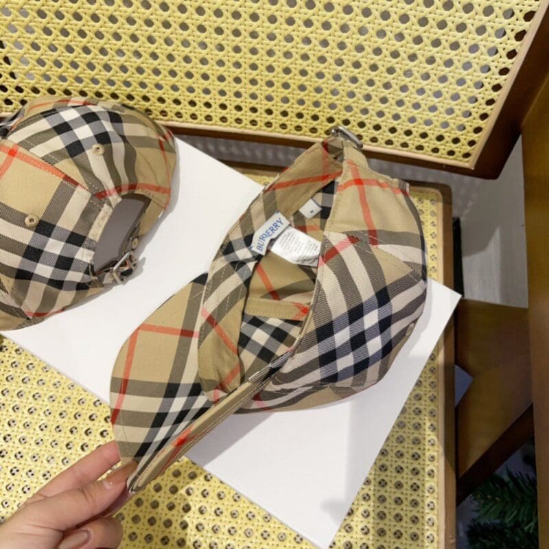 【AT5898】チェック柄調節可能な野球帽 - 都会のエレガントなファッションアイテム | Burberry London