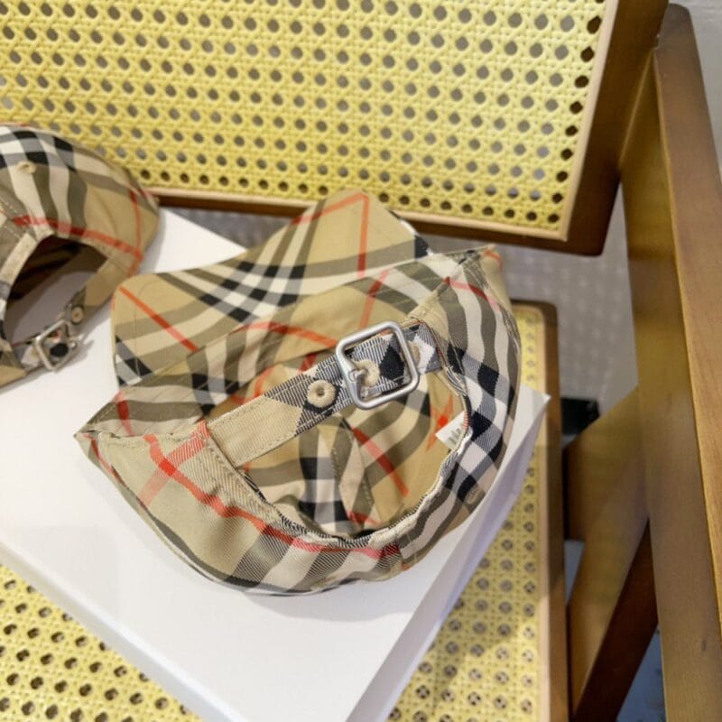 【AT5898】チェック柄調節可能な野球帽 - 都会のエレガントなファッションアイテム | Burberry London