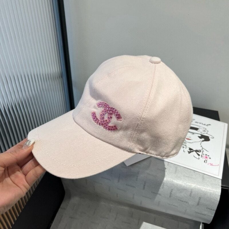 【AT5900】Chanel シャネルのピンクダックビルキャップ：エレガントで贅沢なストリートファッションアイテム | Chanel