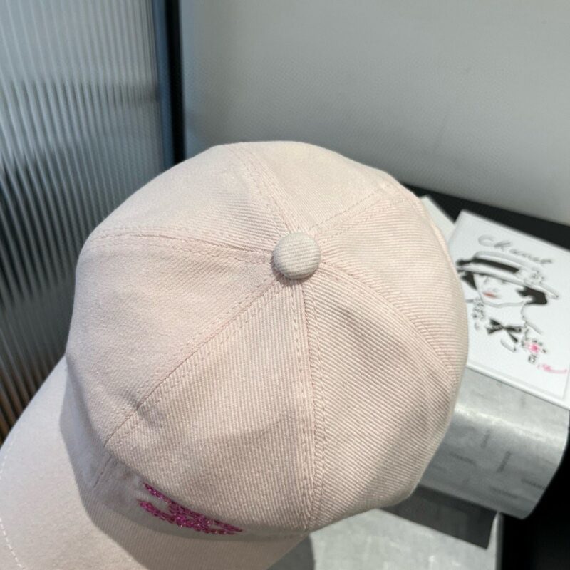 【AT5900】Chanel シャネルのピンクダックビルキャップ：エレガントで贅沢なストリートファッションアイテム | Chanel