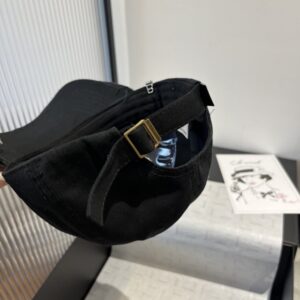 【AT5902】Balenciaga（バレンシアガ）の黒のクラシックキャップ - ウォッシュ加工の高級キャンバス生地 | Balenciaga