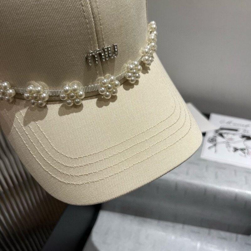 【AT5908】MiuMiuパール装飾つば広帽 - 真珠の輝きとエレガンスを楽しむ | Miu Miu