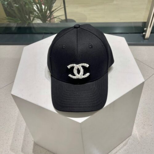 【AT5910】Chanelのクラシックなパールロゴキャップ - 高級コットン素材、エレガントなブラックカラー | Chanel