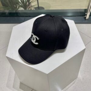 【AT5910】Chanelのクラシックなパールロゴキャップ - 高級コットン素材、エレガントなブラックカラー | Chanel
