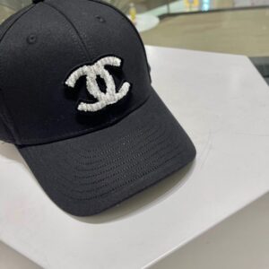 【AT5910】Chanelのクラシックなパールロゴキャップ - 高級コットン素材、エレガントなブラックカラー | Chanel