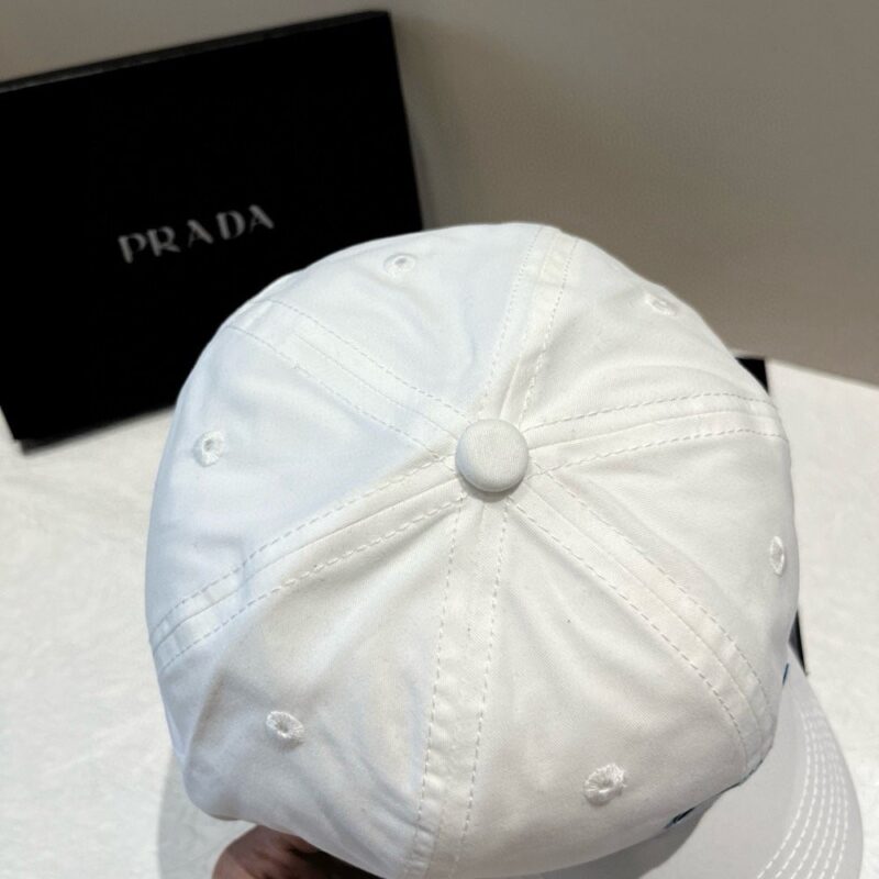 【AT5914】プラダ Prada ホワイトダックビル帽 ピュアホワイトカラーの快適なシルエットとロゴバッジ付き | Prada