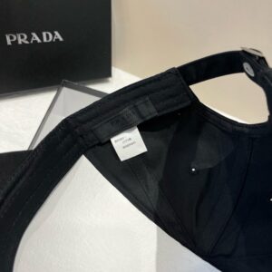 【AT5915】プラダ Prada 2025新作 エレガント＆ストリート感満載のキャップ | Prada Italy